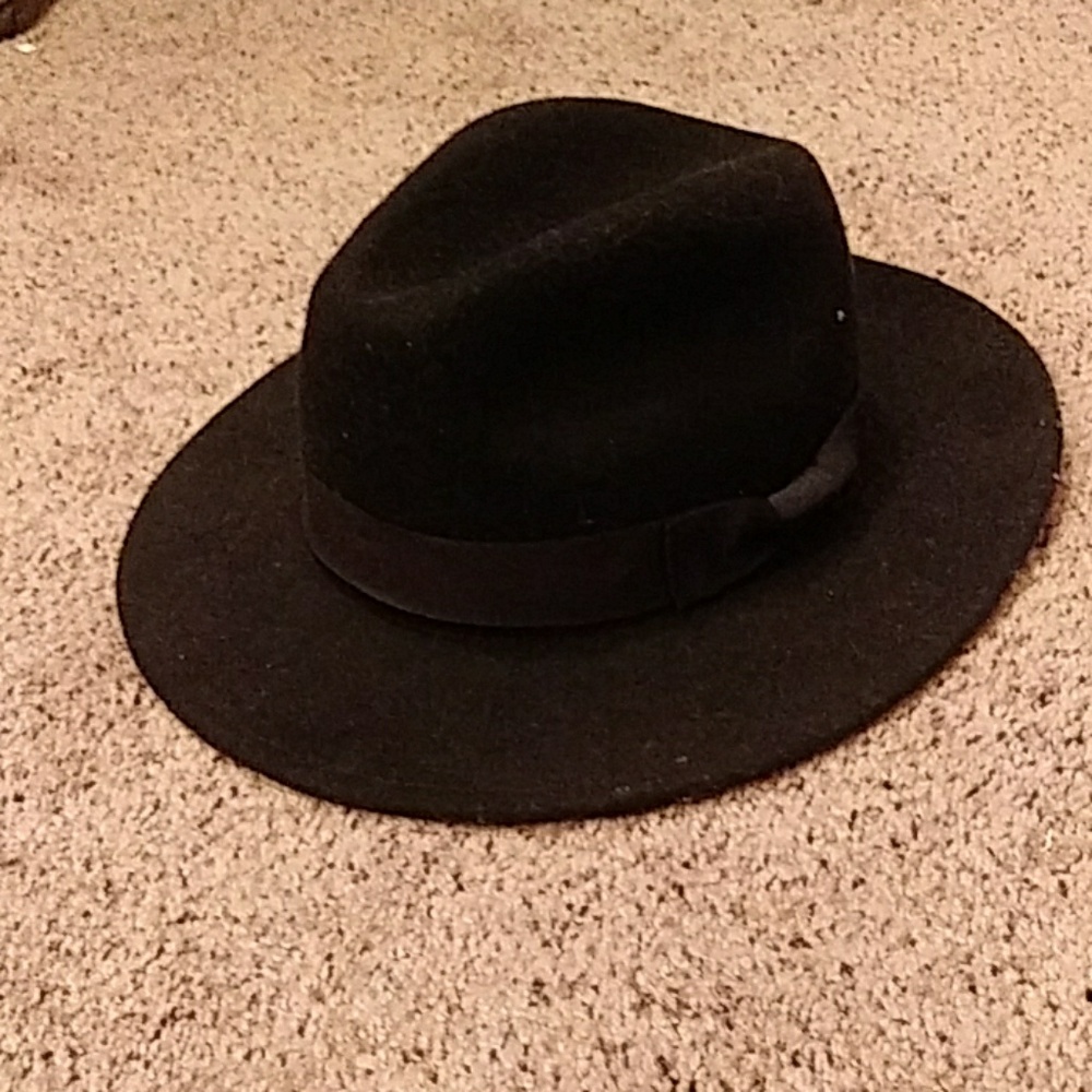 Black felted wool hat